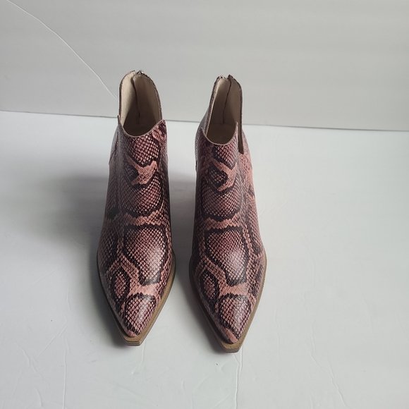 NWOT VINCE CAMUTO gigietta bootie ,snakeskin - Picture 2 of 15